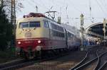 103 113 am Vormittag des 22.11.2014 mit IC119 bei der Ausfahrt in Bonn Hbf