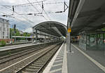 Der Hauptbahnhof Bonn, ziehmlich leer, je länger das 9 €-Ticket lief, wurde es sichtlich voller - 10.06.2022