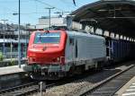 Prima E 37530 mit Rungenwagen durch den Bonner Hbf - 08.07.2013