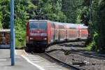 146 015 mit Dostos bei der Einfahrt auf Gleis 1 im Bonner Hbf 08.07.2013