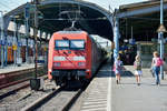 101 028-9 Schiebelok IC bei der Ausfahrt aus dem Bonner Hbf Richtung Köln - 07.09.2016