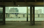 Aus einer anderen Zeit -

Bahnhof und Stadt aus der Nachkriegs-Bundesrepublik. Patina ist vorhanden. Wohl nur die Bahnhofschilder und die Farbtönung (Ausblick aus ICE-Fenster) stammt aus späterer Zeit, wobei die Farbe zur Triste passt.

Bahnhof Braunschweig, 14.03.2017 (M)