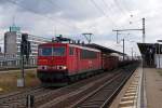 DB 155: Gterzug mit der DB 155 158-9 anlsslich der Durchfahrt im Hauptbahnhof Braunschweig am 13. August 2013.
Foto: Walter Ruetsch