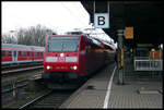 DB 146108-6 ist mit ihrem RE aus Osnabrück auf dem Weg nach Bremerhaven hier am 12.1.2004 um 10.30 Uhr in Bremen angekommen.