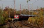 Am 4.11.2015 kamen die Güterzüge mittags fast im Blockabstand durch den Bahnhof Bremen - Burg. Hier erreicht gerade eine Doppeltraktion der MEG, Loks 604 und 602, mit einem Autotransportzug auf dem Weg in Richtung Hauptbahnhof den Bahnhof Burg.