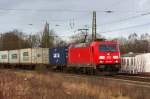 185-360-5 mit einem Containerzug am Haken fährt in Richtung Bremerhaven Hbf.