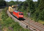 152-013-9 kommt aus Richtung Bremerhaven in Richtung Bremen. Aufgenommen am 17.7.2012 in der Nhe von Wulsdorf.