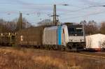 185-677-2 mit einem Autozug am Haken fährt in Richtung Bremerhaven Hbf.
16.2.14