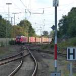 185 390 zieht am 19.09.2014 einen Containerzug durch Bremerhaven.