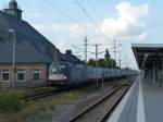 Ein Taurus der Wiener Lokalbahnen Cargo zieht am 19.09.2014 einen Containerzug durch Bremerhaven.