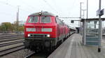 Am 01.11.2020 stehen 218 401-8 und 218 422-4 mit einem EC nach Zürich HB in Buchloe zur Fahrt durchs Allgäu.