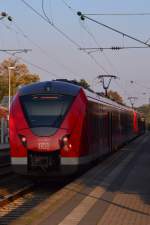 Rückenansicht einer S8 die am Samstag den 10.10.2015 mal wieder nur bis Gerresheim fährt, am Zugschluß ist der 1440 823-1 zu sehen.
