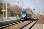 Am 31.03.09 wurde ein Cantus-Flirt von Rostdock aus zurckberfhrt. Hier nhert er sich dem Bahnhof Burgkemnitz. Im Hintergrund wartet bereits 185 339 mit ihrem Gterzug auf die Weiterfahrt.