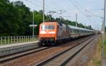 120 112 bespannte, zusammen mit einer Lok der BR 101, am 19.06.12 den IC 2209. Fotografiert bei der Durchfahrt in Burgkemnitz. 