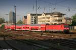 Wieder strahlender Sonnenschein am 28.04.07 in Chemnitz, als 143 359 mit dem RE nach Dresden in den Hauptbahnhof einfhrt.