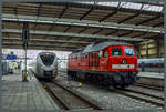 Im Chemnitzer Hauptbahnhof trifft 232 280-8 der DB Cargo auf 1440 205 der MRB.