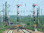 Blick vom Chenitzer Hbf Rtg. Norden mit den div. Abzweigen nach Riesa/Berlin, Borna/Leipzig und Flha/Annaberg.
Frher vom Fernverkehr und Gterverkehr mageblich geprgt, fahren hier heute leider nur noch Nahverkehrszge und einige wenige Gterzge durch.
Chmenitz am 13.5.08, 12.20 Uhr