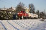 Man knnte meinen der Gterverkehr bei der Bahn wird immer weniger ???
294 738-0 mit dem kurzen Zug in der Ortschaft Chemnitz-Grna, hinter dem Hp.-Grna, beim Annhern an das Halt zeigende Vorsignal von Wstenbrand.
29.12.2010, -13 Grad ;-)