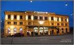 Das Emfangsgebude Chemnitz Hbf in der strmischen wolkenverhangenen Herbstdmmerung am 01.11.06.