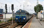 Am 18. August 2010 wurde SU46-048 nebst Fernverkehrszug  Wawel  im Cottbuser Bahnhof fotografiert.