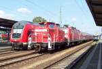 Zwischen dem RE2(links im Bild) und der Lausitzbahn(rechts im Bild) rangiert 362 800-5  Rafael 16  eine Garnitur des RE18, der gerade aus Dresden Hbf angekommen ist und ins BW kommt. Cottbus den 13.05.2008