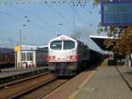 Einer Lok der MKB (Mindener Kreisbahnen GmbH) bei der Durchfahrt durch den Cottbuser Bahnhof am 20.08.08 .