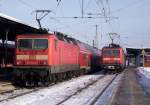 143 642-7 aus Falkenberg/Elster und 143 567-6 nach Frankfurt/Oder treffen sich im Cottbuser Hbf. 01.02.2010 