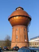 Dieser herrliche Wasserturm strahlt am Cottbuser Bf mit der Sonne um die Wette (09.11.05).