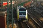 Die ER 20-010 whrend einer Durchfahrt durch Bahnhof Cottbus. 16.12.2004