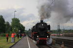 Am 23.05.2013 verlässt 01 150 mit Sonderzug nach Heilbronn den Bhf Crailsheim auf Gleis 2.
