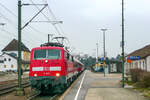 111 047 stand am 5.4.13 mit einem RE nach Stuttgart abfahrbereit in Crailsheim auf Gleis 1.