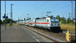 DB 147 580-5 schiebt am 09.07.2023 den Ersatz-IC 2916 von Nürnberg nach Karlsruhe in Crailsheim von Gleis 2 weiter nach Stuttgart.