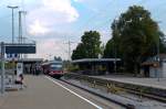 Getümmel um den gerade eingefahrenen Hohenloheexpress aus Heilbronn im Bahnhof Crailsheim.