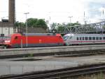 Br 101 mit  kaputtem IC Steuerwagen und 45+ wegen einer Wagenstrung mit dieser auch 101 016 aus dem Plan flog
