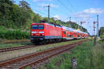 DB Regio, die Fotowolke und ich:   Einmal bitte die 114 005 am RE5 3512 Zossen - Stralsund am 28.08.2022 bei der Einfahrt in Demmin im perfekten Licht vorstellen.