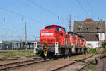 294 665, 294 859 und 294 840 stehen am 26.04.2026 in Dillingen (Saar). Während 294 665 gleich an die Arbeit muss, dürfen 294 859 und 294 840 noch das restliche Wochenende genießen.