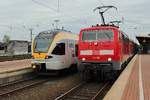 429 508-5 trifft am 18.8.2017 als RE3 (ERB89880)  Rhein-Emscher-Express  von Hamm(Westf) nach Düsseldorf Hauptbahnhof im Dortmunder Hauptbahnhof auf 111 119 mit dem RE4 (RE99068)  Wupper-Express 
