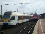 Hier steht ein Flirt der Eurobahn als RE3 nach Düsseldorf neben einer 111 am RE4 nach Aachen am 15.5 im Dortmunder Hbf.