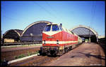 119091 steht am 4.5.1990 abfahrbereit im HBF Dresden mit einem Personenzug nach Decin.