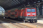 143 828 mit einem Zug der Linie S2 nach Heidenau in Dresden Hbf, 24.03.2017 11:36 Uhr.