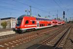 S2 von Dresden Flughafen nach Pirna verlässt am 30.9.2017 den Dresdener Hauptbahnhof. Zuglok war 143 828.