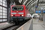 143 333-3 von DB Regio Nordost als RE 18440 (RE18 |  Striezelmarkt-Express ) von Berlin Südkreuz anlässlich des 583. Dresdner Striezelmarkts steht in seinem Endbahnhof Dresden Hbf auf Gleis 1. Dieser Sonderzug wird am selben Abend seine Rückfahrt als RE 18441 antreten. [16.12.2017 | 11:20 Uhr]