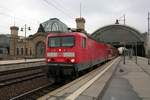 143 828 der S-Bahn Dresden (DB Regio Südost) als S 32729 (S2) von Dresden Flughafen nach Pirna verlässt Dresden Hbf auf Gleis 18. [16.12.2017 | 11:42 Uhr]