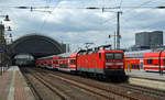 Am 26.06.18 verlässt 143 919 mit einer S1 nach Schöna den Dresdner Hbf.