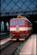CD 371 004 - 3 im Dresdner Hauptbahnhof.