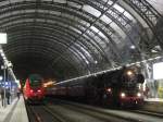 Auf der Rckfahrt aus Tschechien ist 52 8079 mit ihrem Sonderzug in der Nordhalle Dresden Hbf. Gleis 17 angekommen. Auf Gleis 18 steht abfahrbereit die S1 nach Pirna; 15.09.2007
