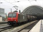 481 002 von ITL mit einem Gterzug in Richtung Tschechien. Noch fahren diese Zge durch die Sdhalle, doch die Bauarbeiten an den Auengleisen schreiten voran; Dresden Hbf.,  27.09.2007
