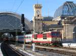  Kndelpresse  CD  371 005 hat in Dresden Hbf den EC 175 aus Hamburg-Altona zur Weiterfahrt nach Budapest ber Praha (Prag) bernommen; 08.01.2008
