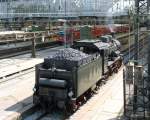 Und diesmal von hinten die in Rumnien aufgearbeitete Dampflok 2455  Posen  (P8, BR 38.10-40), die mit dem  Zug der Erinnerung  in Dresden Hbf weilte; 30.04.2008
