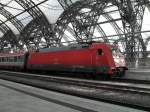 101 065 mit dem Eurocity aus sterreich auf Gleis 17 im Dresdner Hauptbahnhof am 03. April 2010.